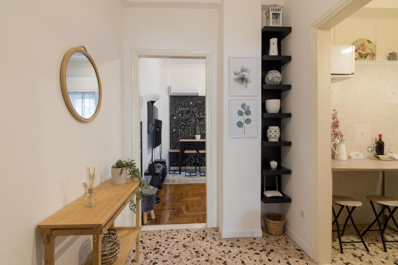 Classic And Modern Apartment In Atény Exteriér fotografie